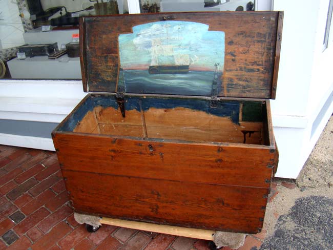 An antique double canted American sailors' sea chest with ropework beckets circa 1790-1825 — image 2